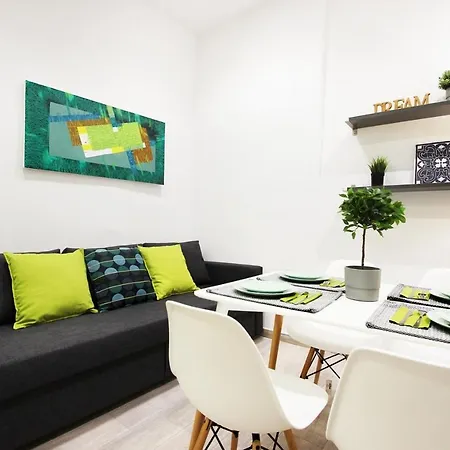 Apartament Two Bedroom Flat Born